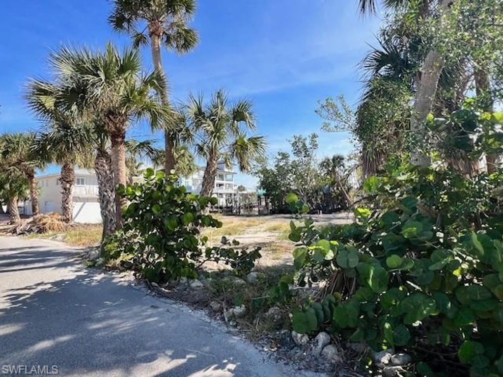 126 Palermo CIR, FORT MYERS BEACH, FL 33931 — photo 5