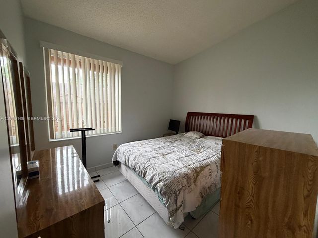 6725 NW 188th Terrace, Hialeah, FL 33015