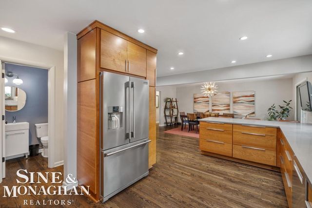 1045 Marian Court, Grosse Pointe Woods, MI 48236
