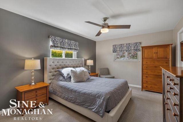 1045 Marian Court, Grosse Pointe Woods, MI 48236