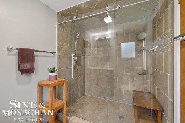1045 Marian Court, Grosse Pointe Woods, MI 48236