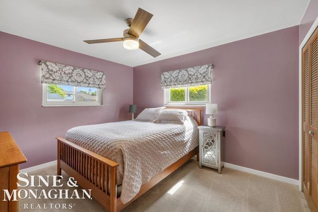 1045 Marian Court, Grosse Pointe Woods, MI 48236