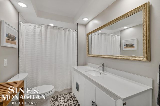 1045 Marian Court, Grosse Pointe Woods, MI 48236