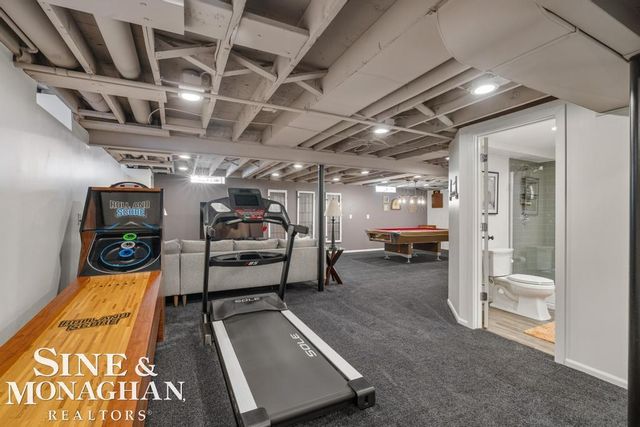 1045 Marian Court, Grosse Pointe Woods, MI 48236