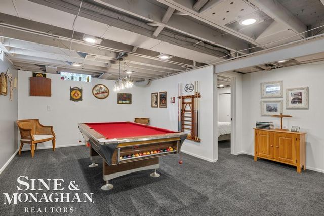 1045 Marian Court, Grosse Pointe Woods, MI 48236