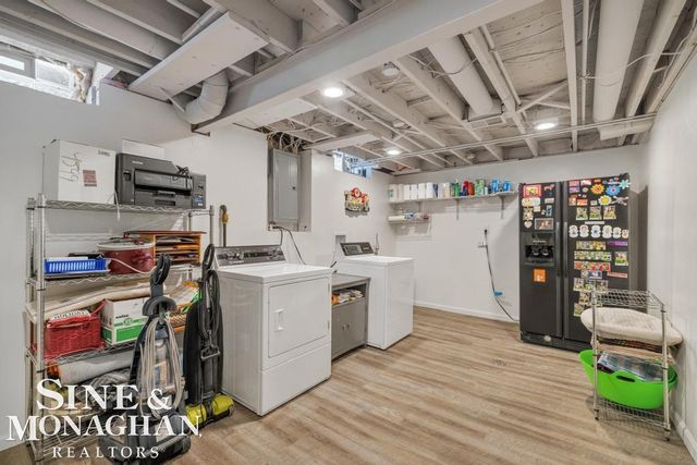 1045 Marian Court, Grosse Pointe Woods, MI 48236