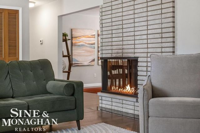 1045 Marian Court, Grosse Pointe Woods, MI 48236