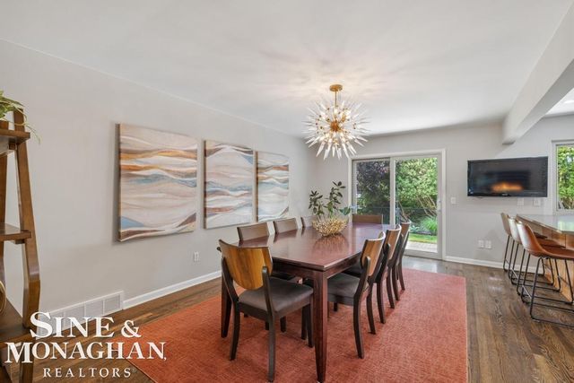 1045 Marian Court, Grosse Pointe Woods, MI 48236