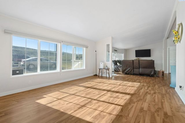 6103 S 56 Pr Se, Benton City, WA 99320