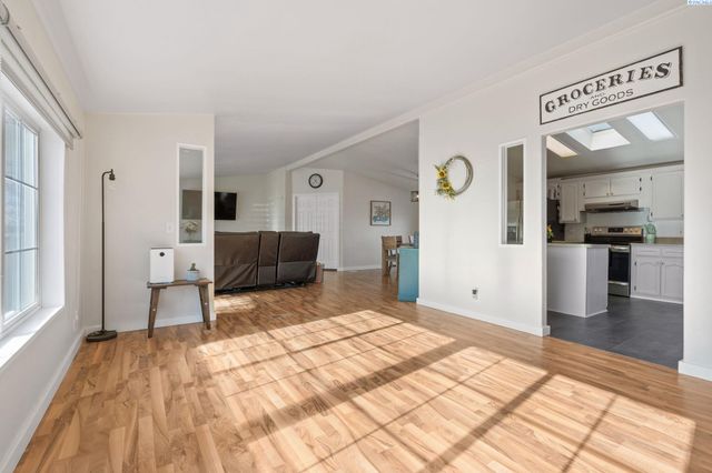 6103 S 56 Pr Se, Benton City, WA 99320