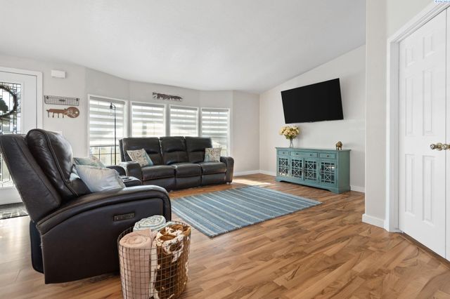 6103 S 56 Pr Se, Benton City, WA 99320