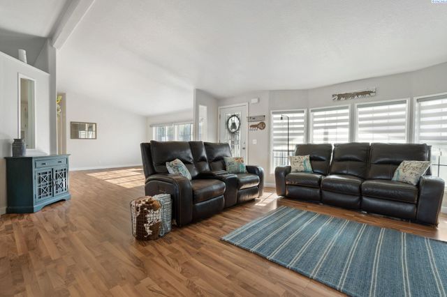 6103 S 56 Pr Se, Benton City, WA 99320