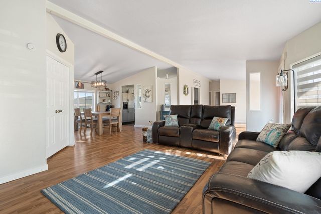 6103 S 56 Pr Se, Benton City, WA 99320