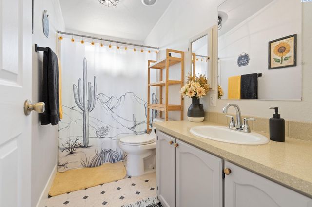 6103 S 56 Pr Se, Benton City, WA 99320