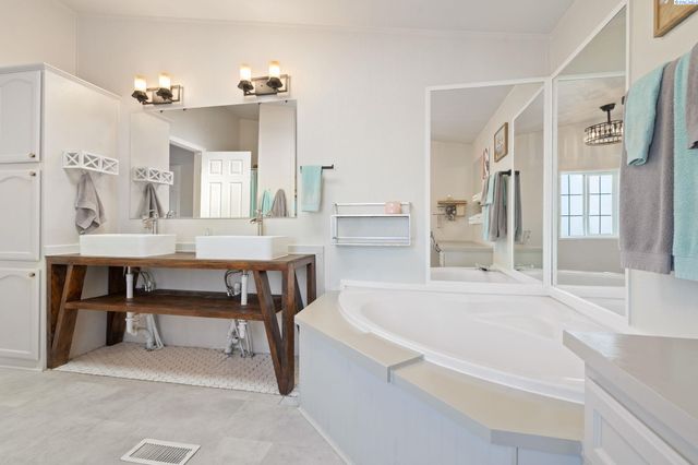 6103 S 56 Pr Se, Benton City, WA 99320