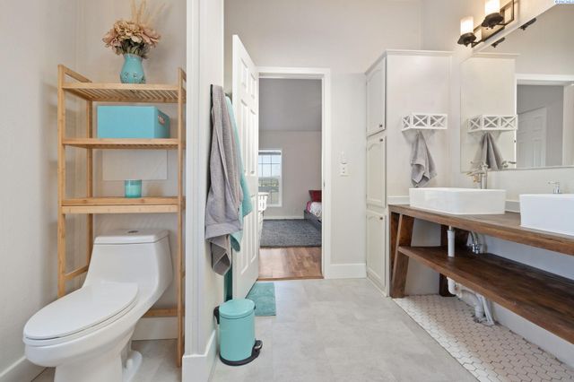 6103 S 56 Pr Se, Benton City, WA 99320