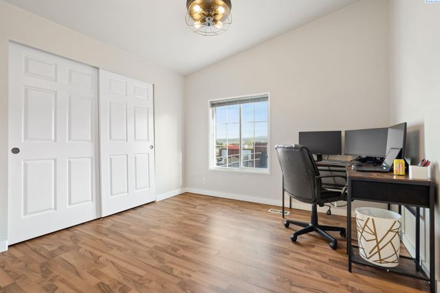 6103 S 56 Pr Se, Benton City, WA 99320