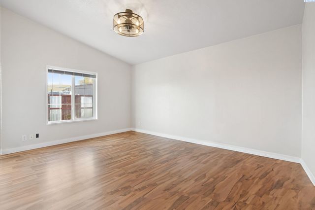 6103 S 56 Pr Se, Benton City, WA 99320