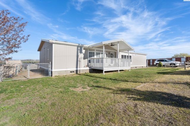 6103 S 56 Pr Se, Benton City, WA 99320