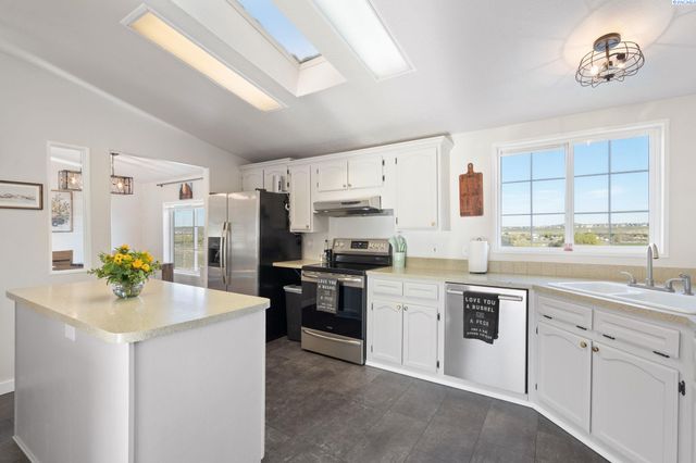 6103 S 56 Pr Se, Benton City, WA 99320