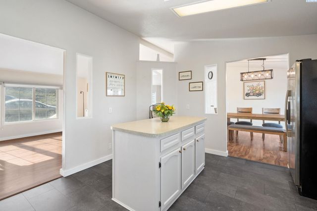 6103 S 56 Pr Se, Benton City, WA 99320