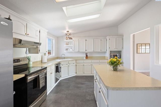 6103 S 56 Pr Se, Benton City, WA 99320