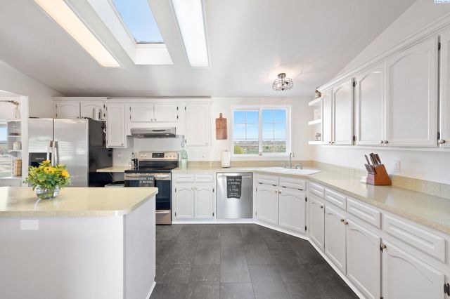 6103 S 56 Pr Se, Benton City, WA 99320