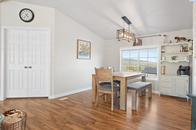 6103 S 56 Pr Se, Benton City, WA 99320