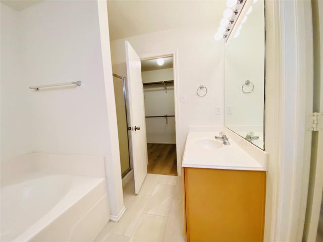 5747 Wandering Creek Drive, Richmond, TX 77469