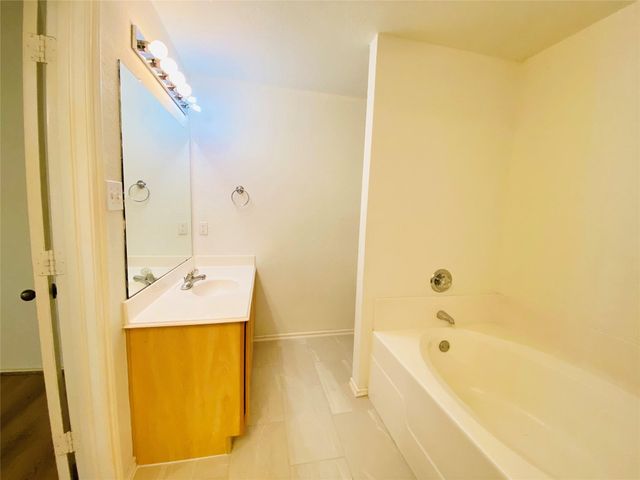 5747 Wandering Creek Drive, Richmond, TX 77469