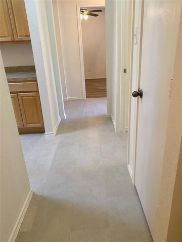 5747 Wandering Creek Drive, Richmond, TX 77469