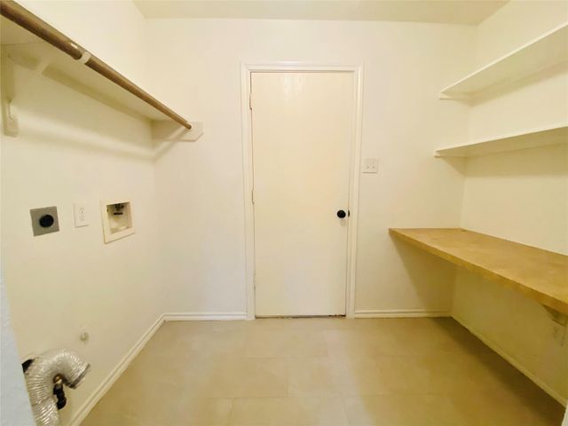 5747 Wandering Creek Drive, Richmond, TX 77469