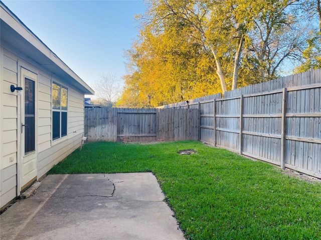 5747 Wandering Creek Drive, Richmond, TX 77469