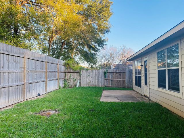 5747 Wandering Creek Drive, Richmond, TX 77469