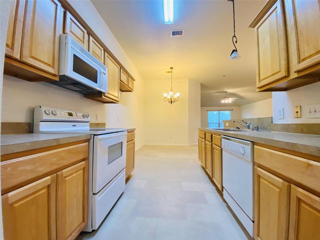 5747 Wandering Creek Drive, Richmond, TX 77469