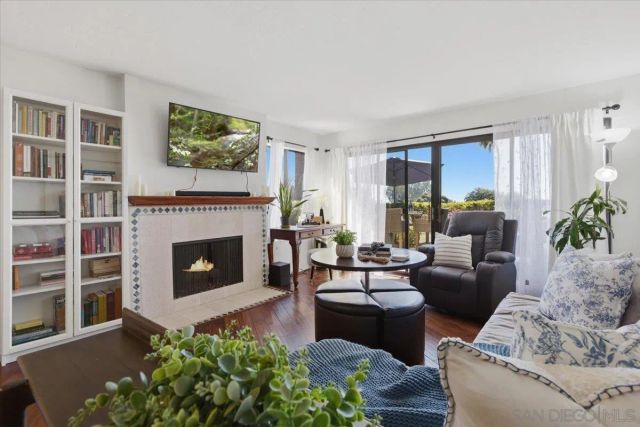 3770 Crown Point 103, Pacific Beach, CA 92109