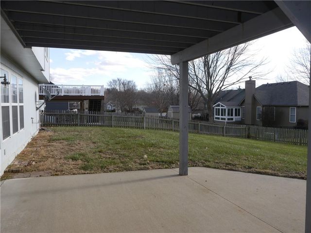 809 Stratford Drive, Raymore, MO 64083