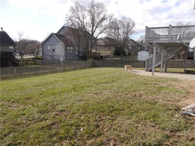 809 Stratford Drive, Raymore, MO 64083