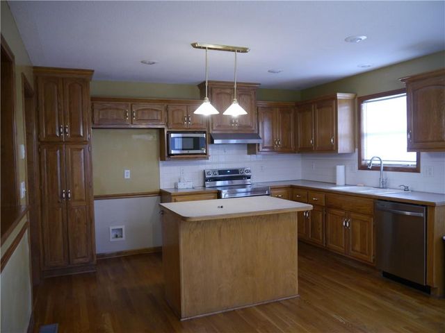 809 Stratford Drive, Raymore, MO 64083