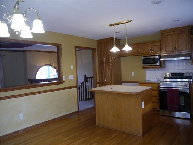 809 Stratford Drive, Raymore, MO 64083