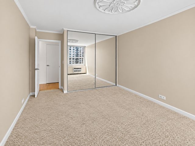 1255 N SANDBURG Terrace 1202, Chicago, IL 60610