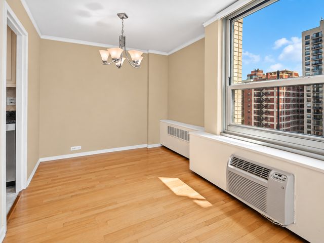 1255 N SANDBURG Terrace 1202, Chicago, IL 60610