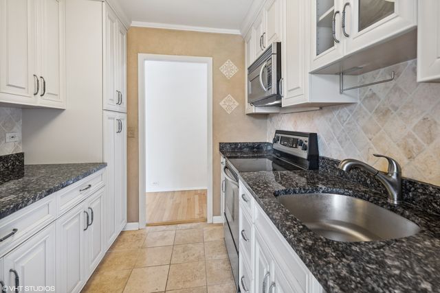 1255 N SANDBURG Terrace 1202, Chicago, IL 60610