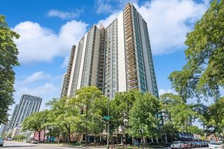 1255 N SANDBURG Terrace 1202, Chicago, IL 60610