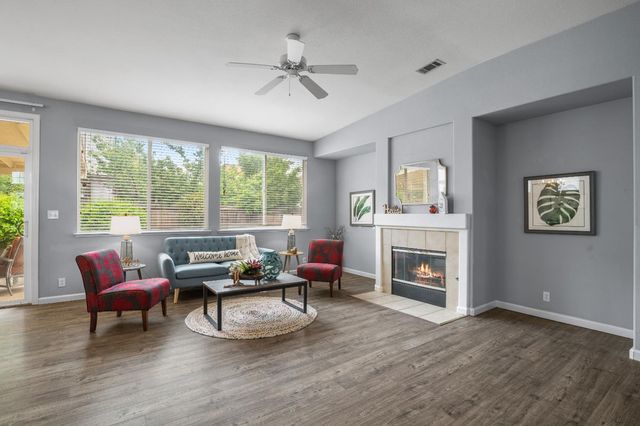 2425 Warm Springs Dr, Modesto, CA 95356