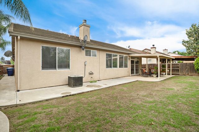 2425 Warm Springs Dr, Modesto, CA 95356