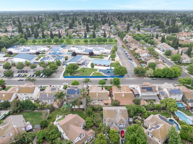 2425 Warm Springs Dr, Modesto, CA 95356