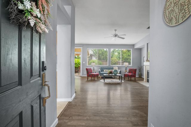 2425 Warm Springs Dr, Modesto, CA 95356