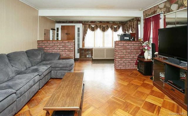 61-56 62nd Avenue, Middle Village, NY 11379