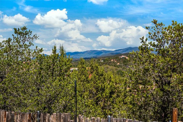 233 Camino De La Sierra, Santa Fe, NM 87501